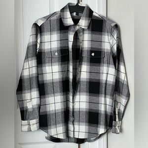Juniors Old Navy long sleeve button down shirt.